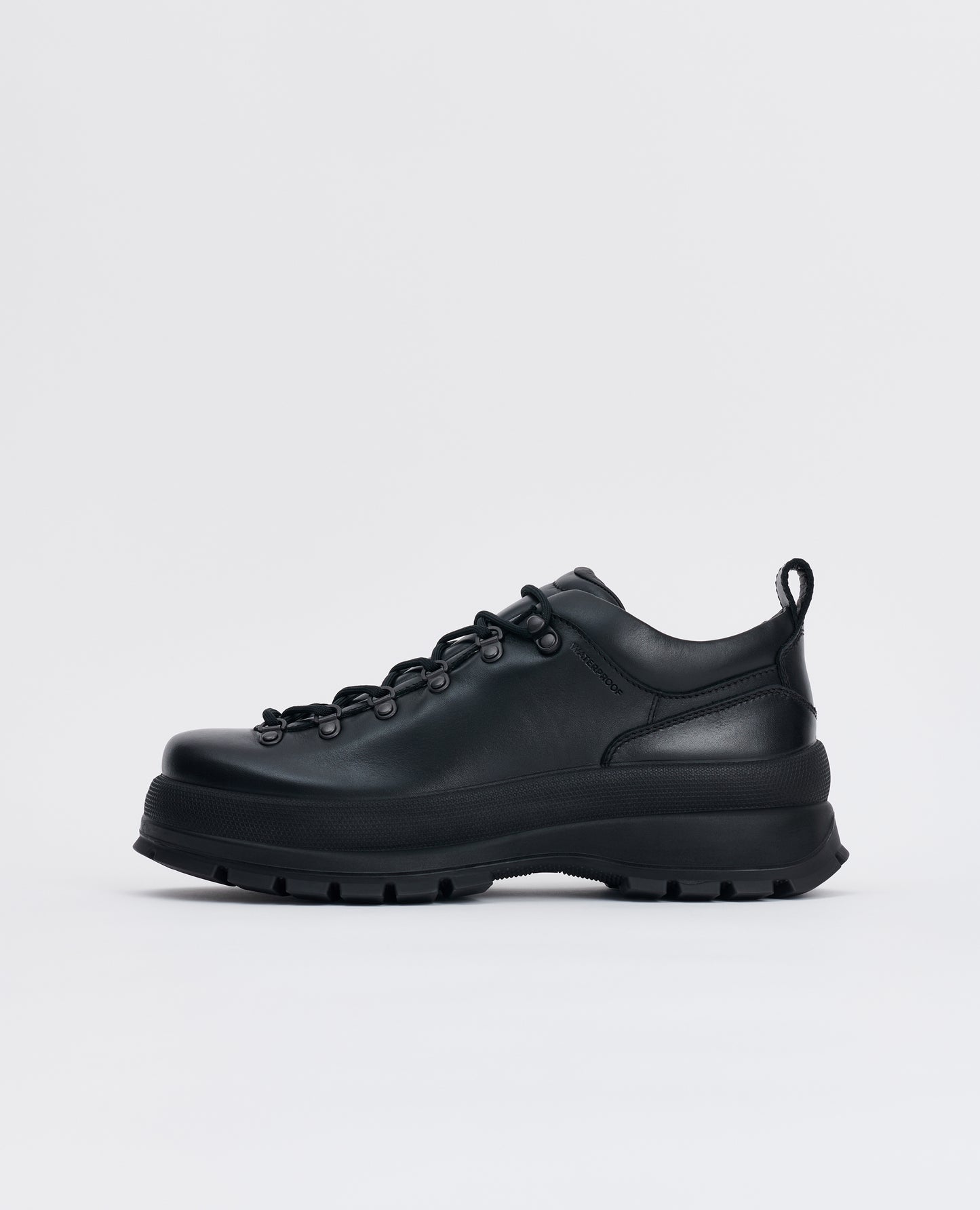 HIKER . BLACK