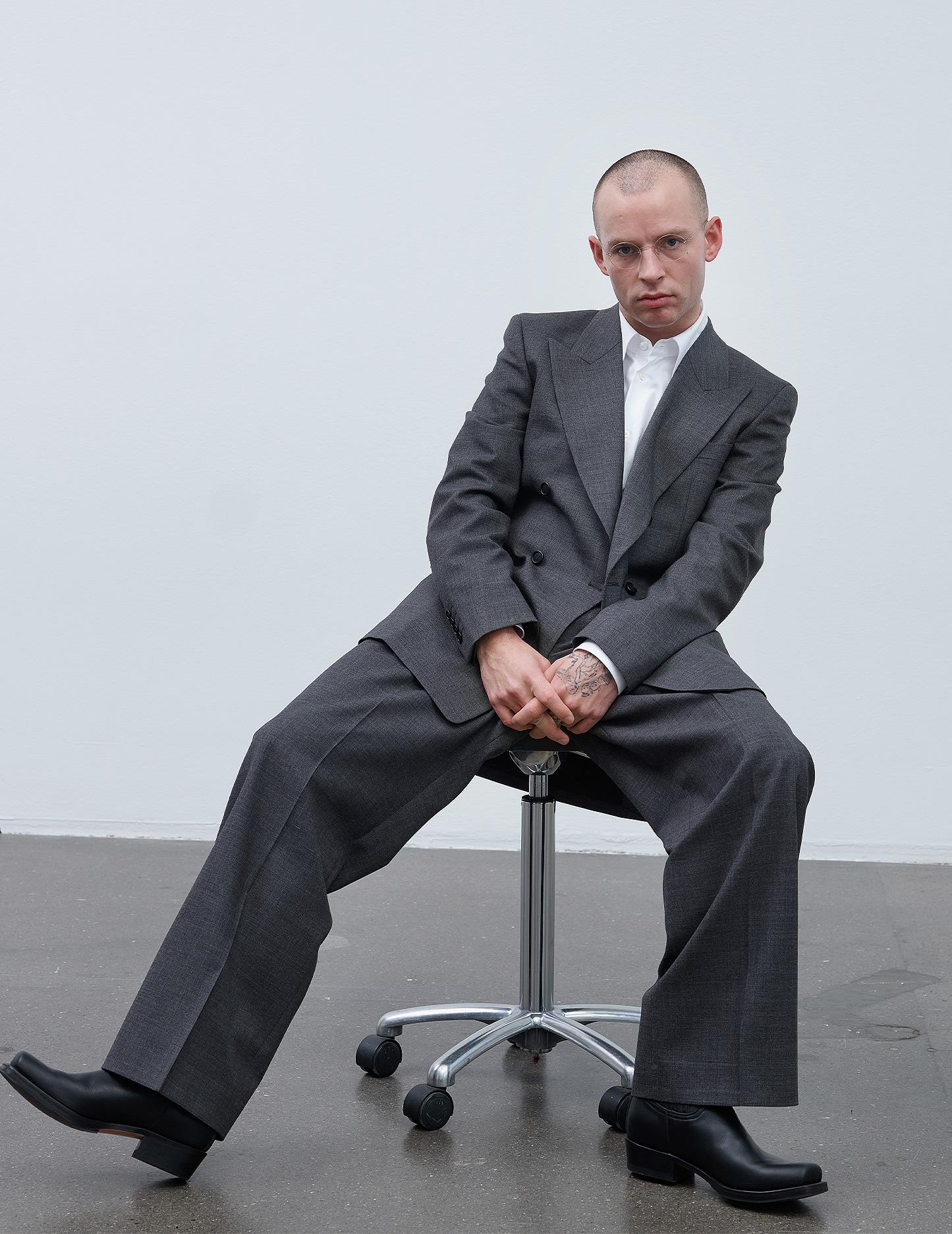 WIDE PLEATED TROUSER . ANTRACITE