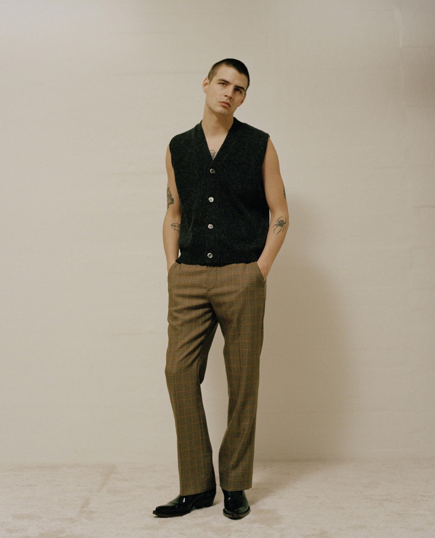 STEVEN VEST . DARK GREY